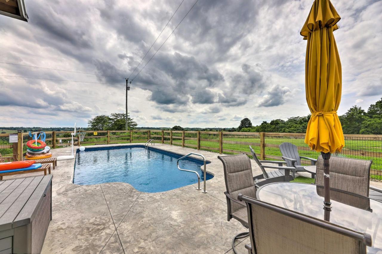 Chic Williamstown Retreat With Pool And Hot Tub! Villa Exterior photo