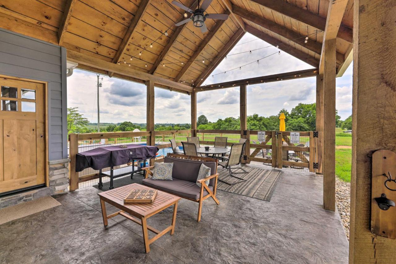 Chic Williamstown Retreat With Pool And Hot Tub! Villa Exterior photo